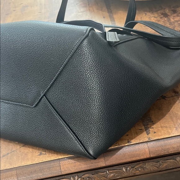 Celine Elegant Black Tote Bag - Picture 8 of 14
